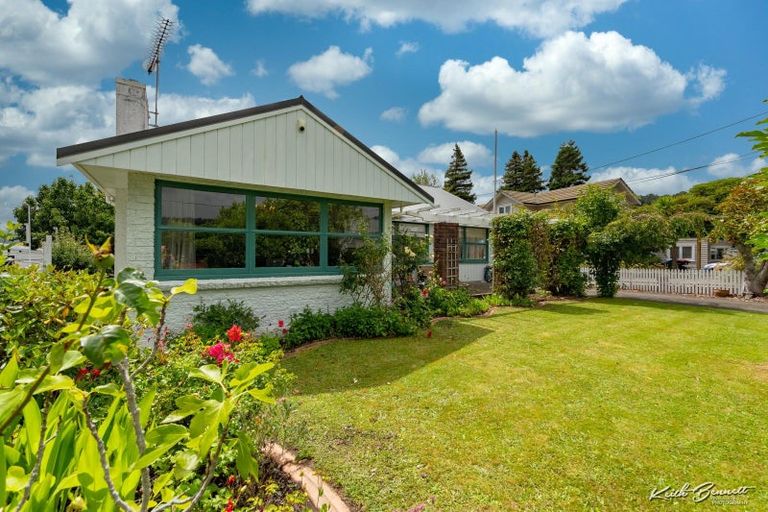 Photo of property in 46 Dowling Grove, Silverstream, Upper Hutt, 5019