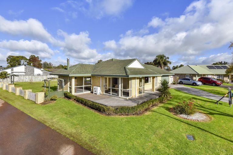 Photo of property in 3 Gairloch Place, Wattle Downs, Auckland, 2103