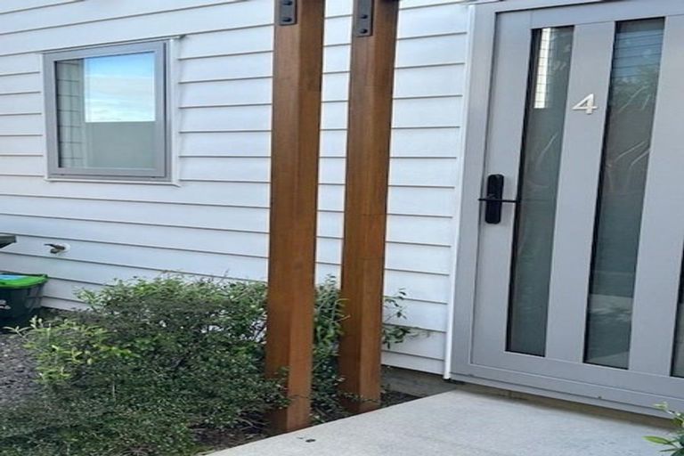 Photo of property in 4/22 Denver Avenue, Sunnyvale, Auckland, 0612