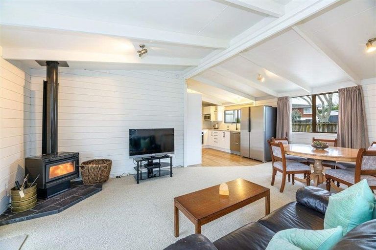 Photo of property in 100 Sturges Road, Henderson, Auckland, 0612