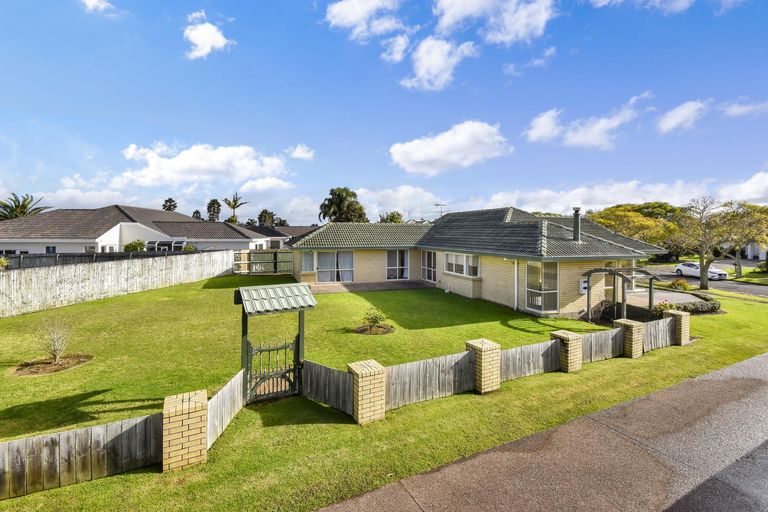 Photo of property in 3 Gairloch Place, Wattle Downs, Auckland, 2103