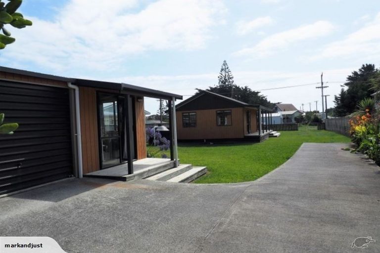 Photo of property in 66 Park Avenue, Waitarere Beach, Levin, 5510