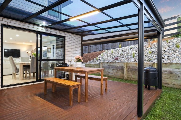 Photo of property in 1 Sai Ridge Close, Pukekohe, 2120