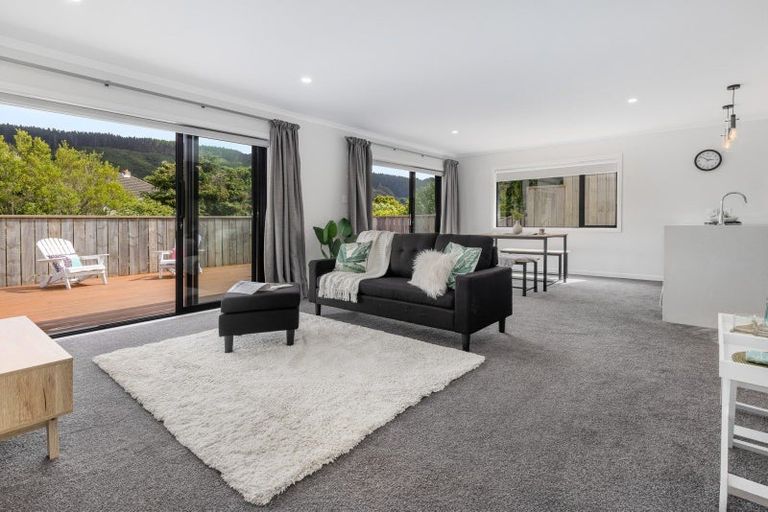 Photo of property in 1a Te Reinga View, Tawa, Wellington, 5028