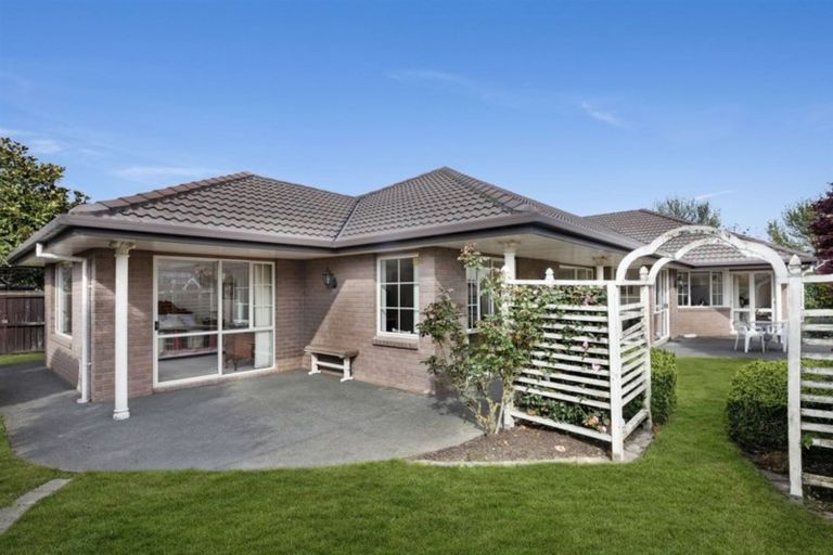 Photo of property in 8 Wiltshire Mews, Avonhead, Christchurch, 8042