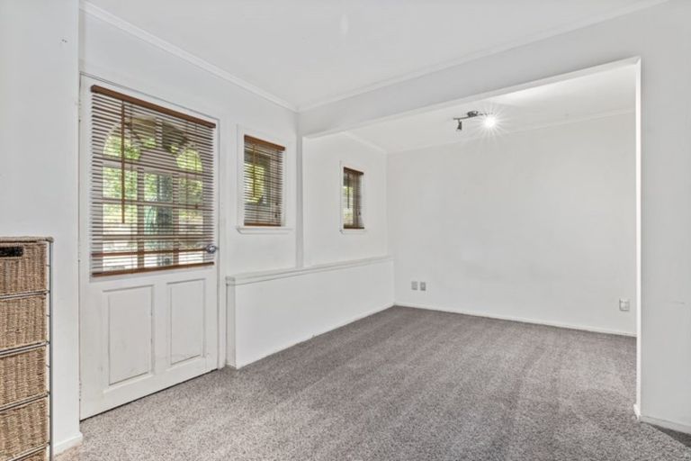 Photo of property in 18 Rimutaka Place, Titirangi, Auckland, 0604