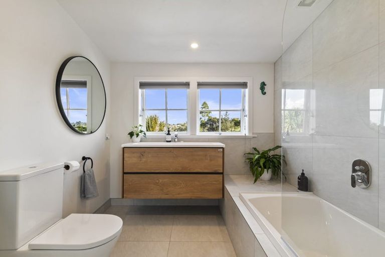 Photo of property in 64 Park Hill Road, Birkenhead, Auckland, 0626