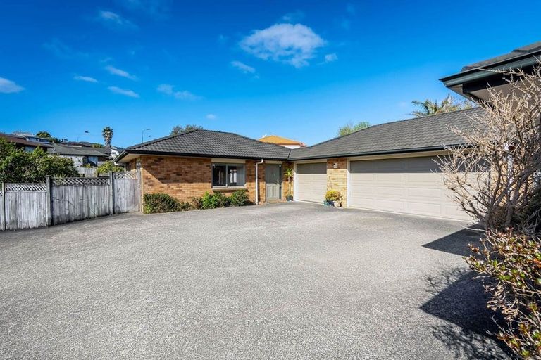 Photo of property in 142 Oaktree Avenue, Browns Bay, Auckland, 0630