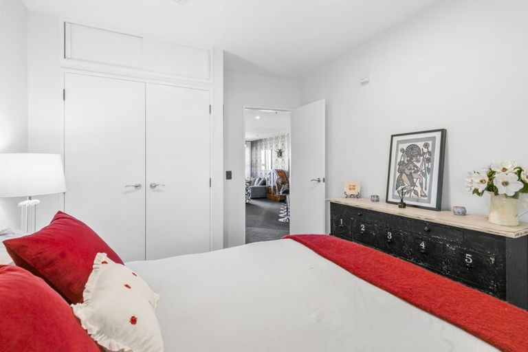 Photo of property in Stadium Garden Flats, 319/107 Thorndon Quay, Pipitea, Wellington, 6011