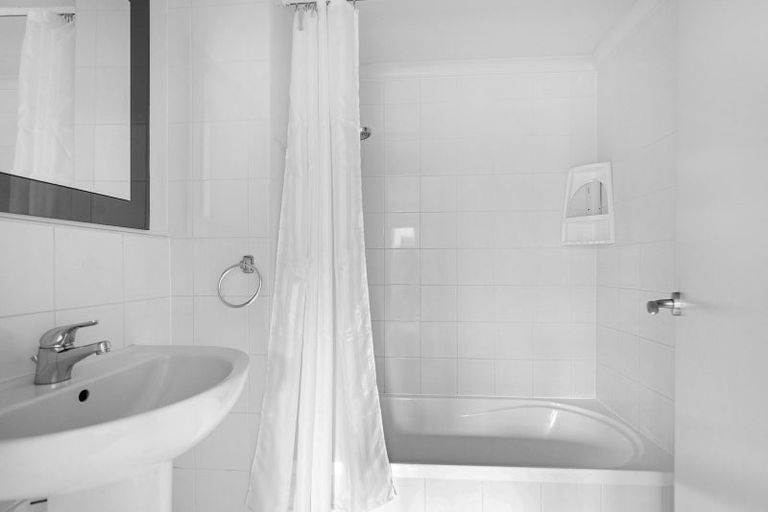 Photo of property in The Rennaissance, 6i/18 Ronwood Avenue, Manukau, Auckland, 2104