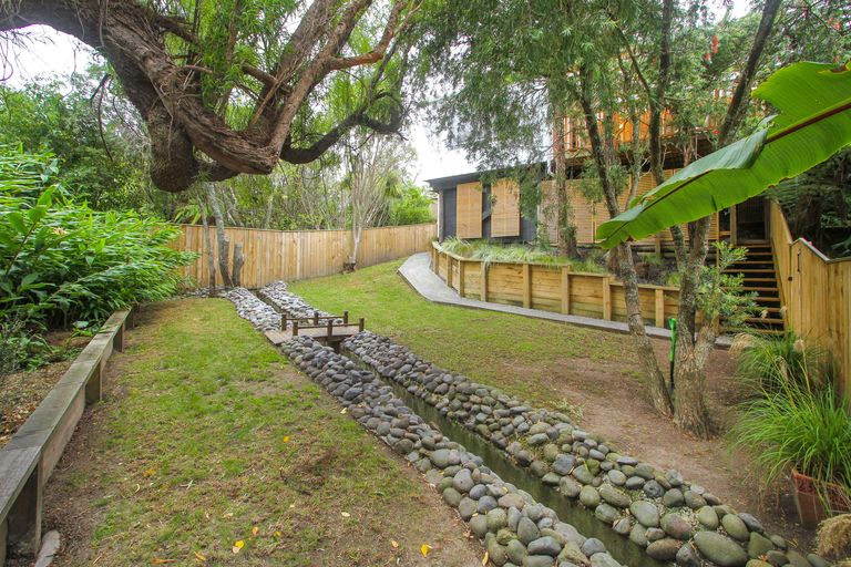 Photo of property in 2/39a Hebron Road, Waiake, Auckland, 0630