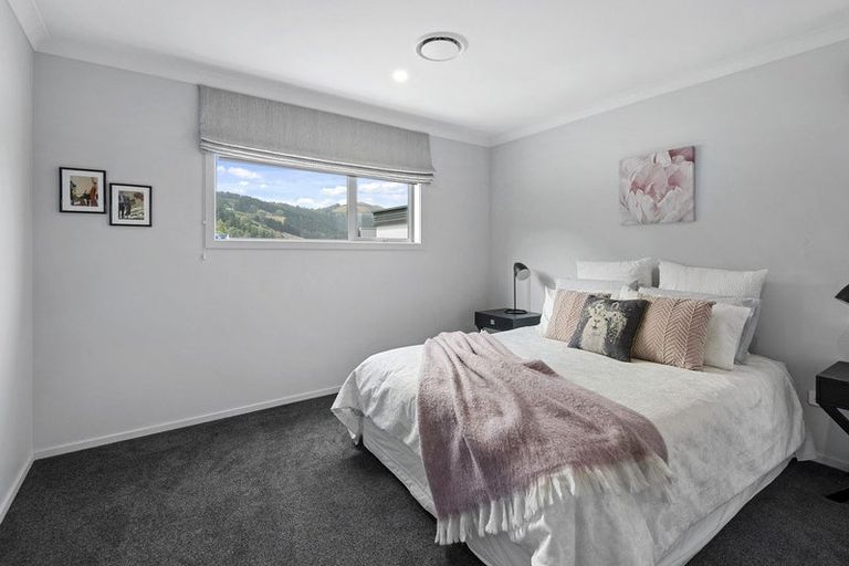 Photo of property in 4 Aubrey Lane, Cracroft, Christchurch, 8022
