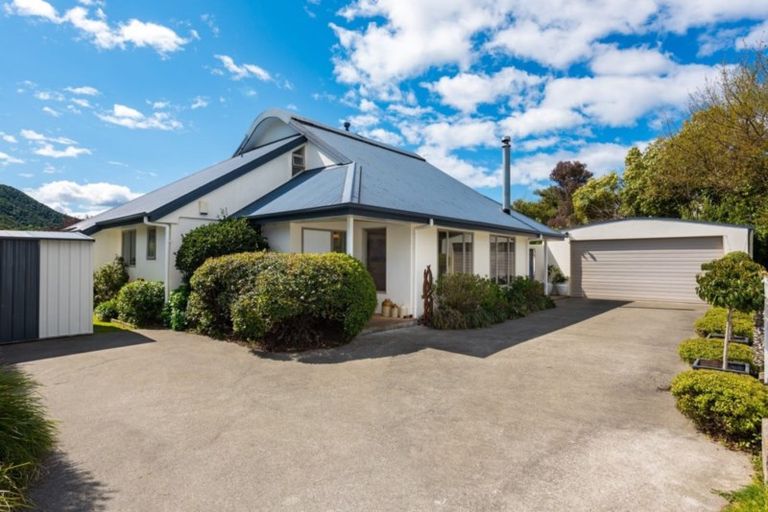 Photo of property in 13 Captains Close, Waikawa, Picton, 7220