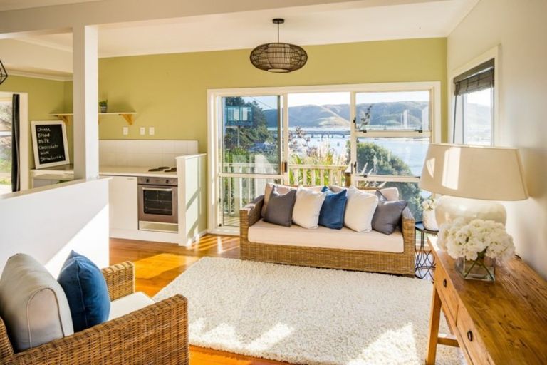 Property details for 15 Paekakariki Hill Road, Pauatahanui, Porirua, 5381