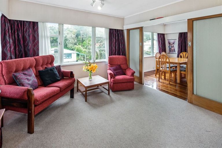 Photo of property in 103 Kenmore Street, Newlands, Wellington, 6037