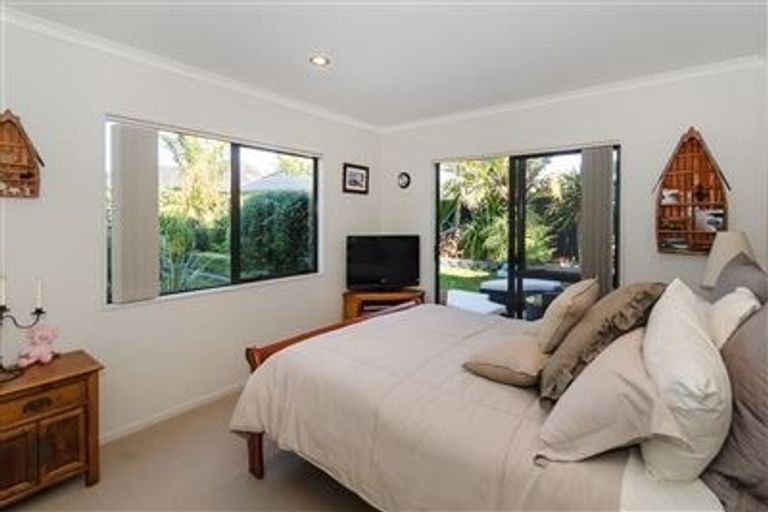 Photo of property in 24 Corsica Way, Karaka, Papakura, 2113