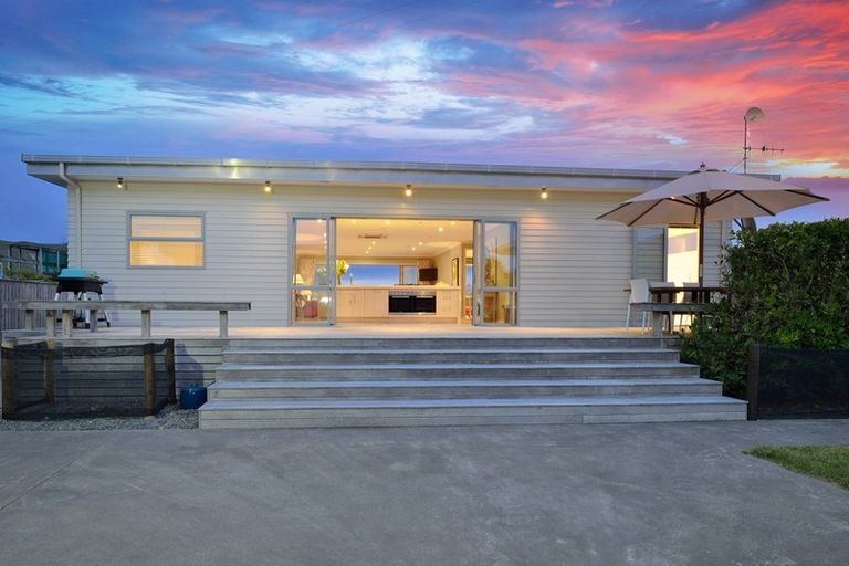 Photo of property in 215 Newcastle Street, Mahia, 4198