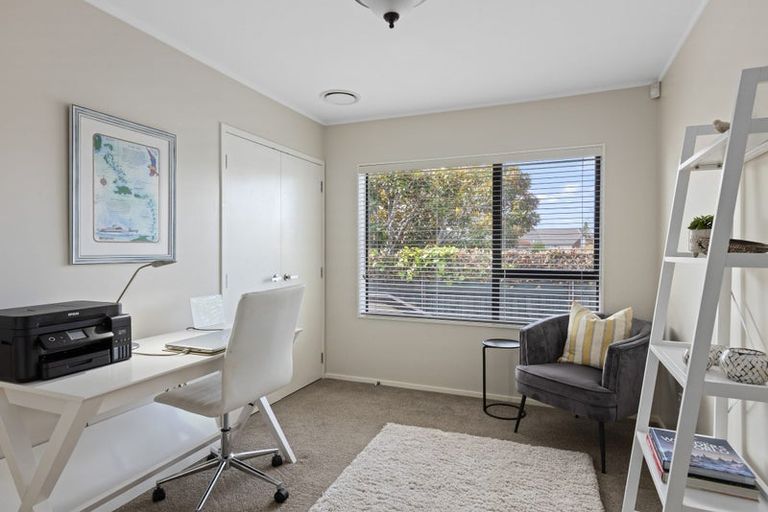 Photo of property in 23 Glucina Avenue, West Harbour, Auckland, 0618