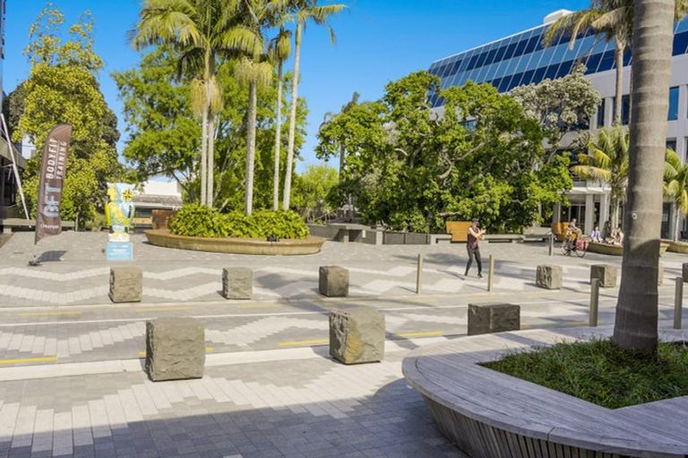 Photo of property in 2d/175 Hurstmere Road, Takapuna, Auckland, 0622