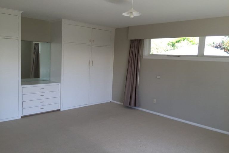Photo of property in 87 Memorial Avenue, Ilam, Christchurch, 8053