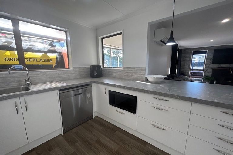 Photo of property in 4 Cedar Crescent, Feilding, 4702