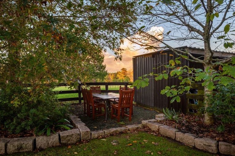 Photo of property in 1343 Kahikatea Flat Road, Kaukapakapa, 0871