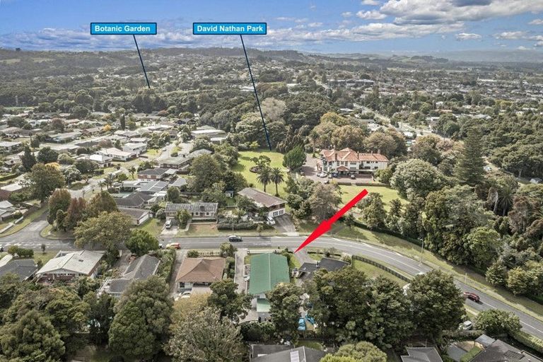 Photo of property in 14 Dennis Avenue, Hillpark, Auckland, 2102