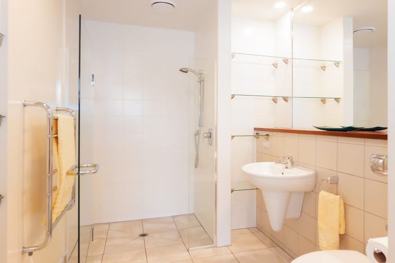 Photo of property in Bridgewater Apartments, 207/7 Te Rangi Cross Road, Paihia, 0200