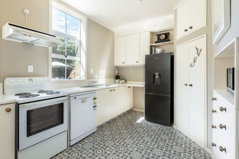 Photo of property in 20 Cameron Road, Bluff Hill, Napier, 4110