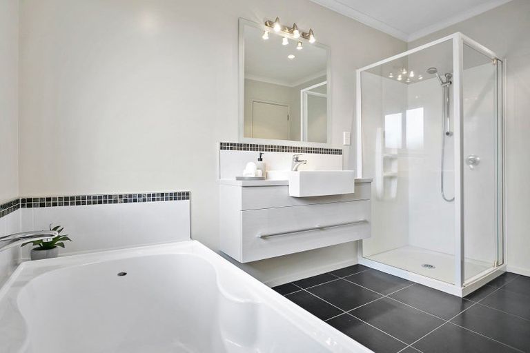 Photo of property in 4 Rose Leigh Drive, Cambridge, 3434