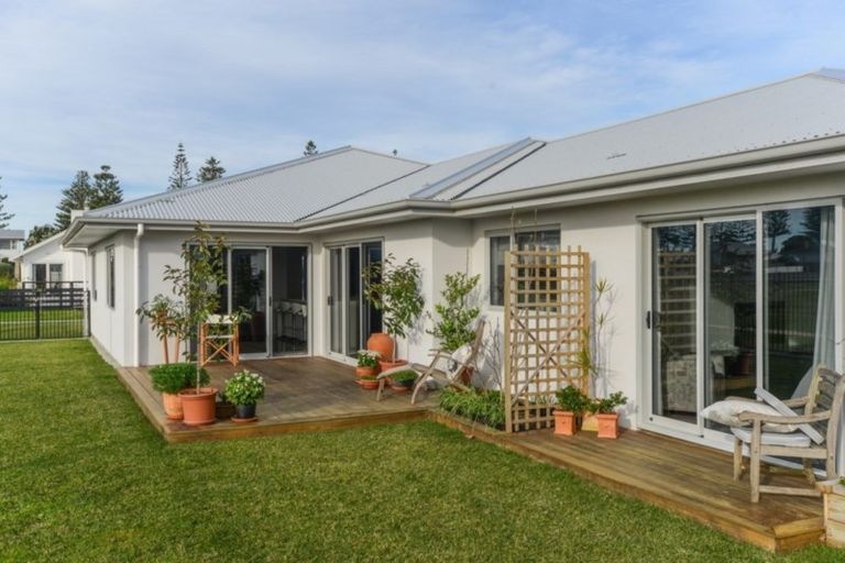 Photo of property in 33 Aparima Place, Awatoto, Napier, 4110