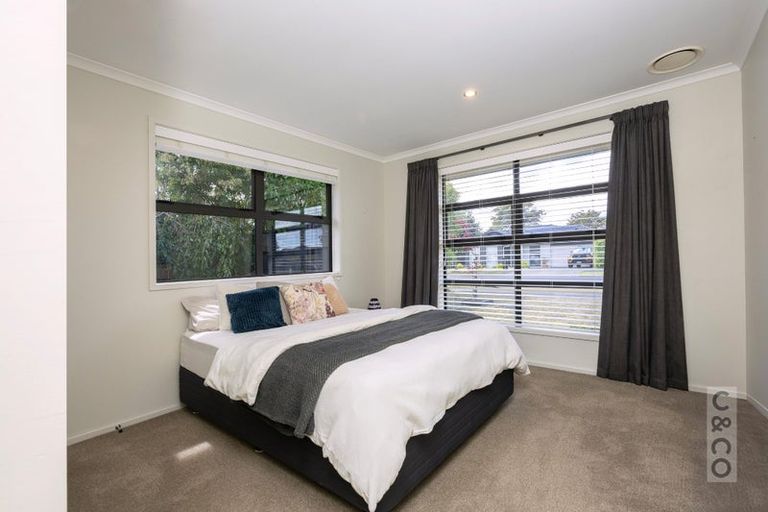 Photo of property in 10 Pohutukawa Parade, Riverhead, 0820