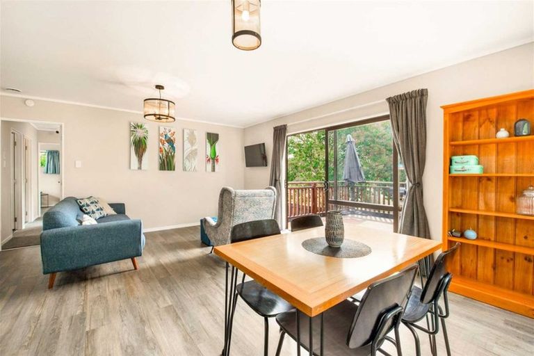 Photo of property in 2/123 Millbrook Road, Sunnyvale, Auckland, 0612