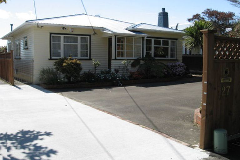 Photo of property in 27 Saint Ronans Avenue, Waterloo, Lower Hutt, 5011