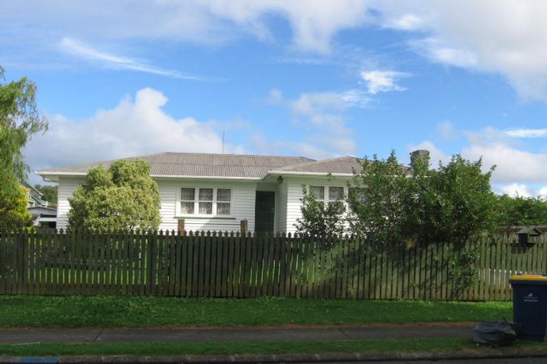 Photo of property in 1 Karina Place, Glen Eden, Auckland, 0602