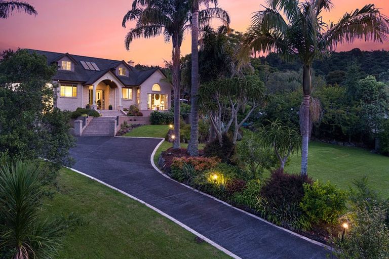 Photo of property in 3 Napuka Road, Henderson Valley, Auckland, 0612