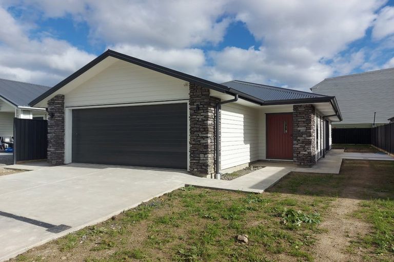 Photo of property in 41 Cynisca Crescent, Wallaceville, Upper Hutt, 5018