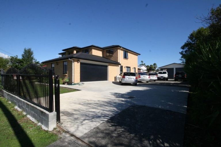 Photo of property in 32 Rosebank Road, Papatoetoe, Auckland, 2024