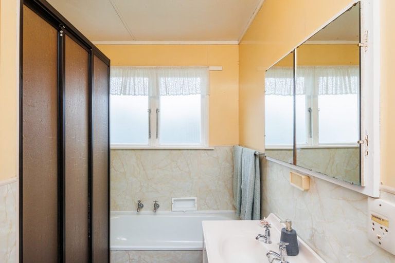 Photo of property in 19 Blenheim Place, Feilding, 4702