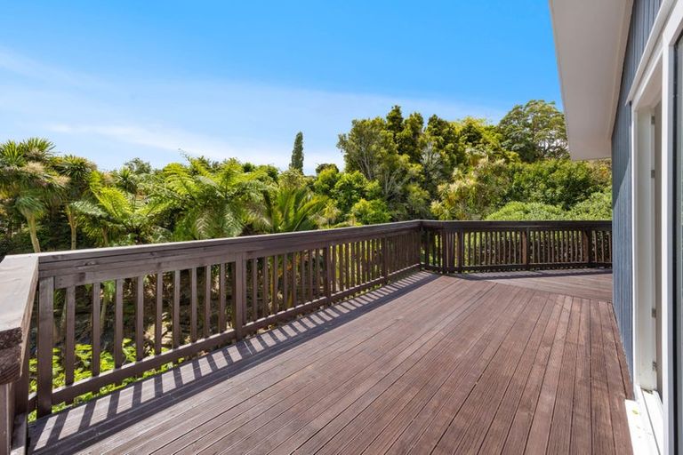 Photo of property in 26 Pickwick Parade, Mellons Bay, Auckland, 2014