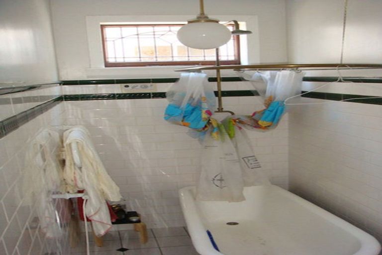 Photo of property in 44 Rolleston Street, Mount Cook, Wellington, 6021