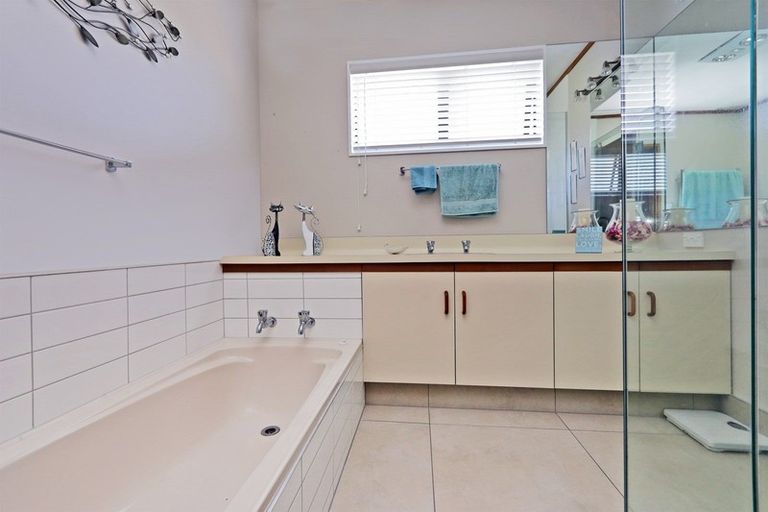 Photo of property in 49a Church Road, Taradale, Napier, 4112