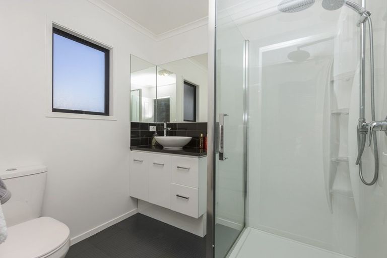 Photo of property in 21 Laly Haddon Place, Matakana, Warkworth, 0985