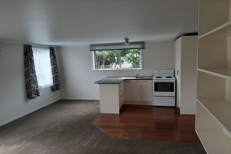 Photo of property in 11 Wykeham Place, Glenfield, Auckland, 0629