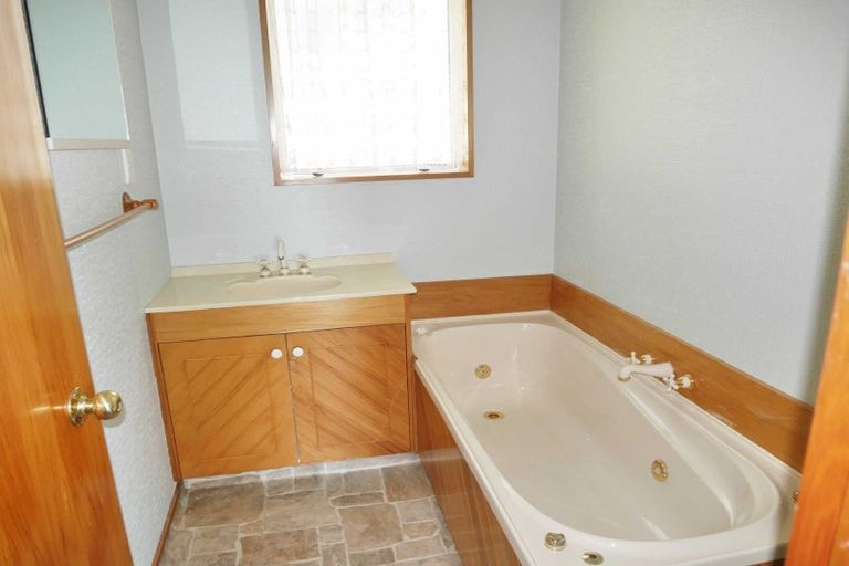 Photo of property in 1/98 Moncks Spur Road, Redcliffs, Christchurch, 8081