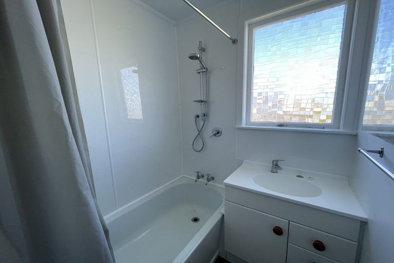 Photo of property in 8 Kelvin Place, Westown, New Plymouth, 4310