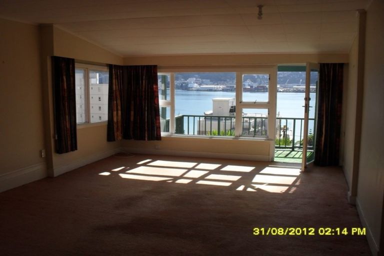 Photo of property in 216 Oriental Parade, Oriental Bay, Wellington, 6011