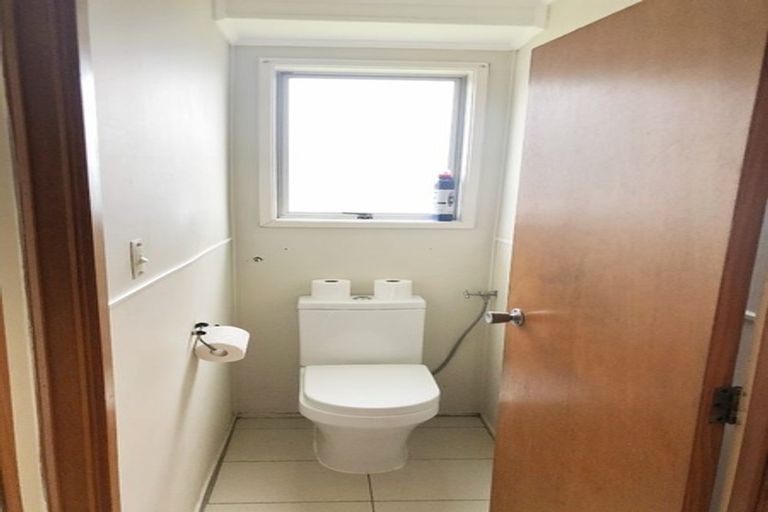 Photo of property in 26 Waimumu Road, Massey, Auckland, 0614