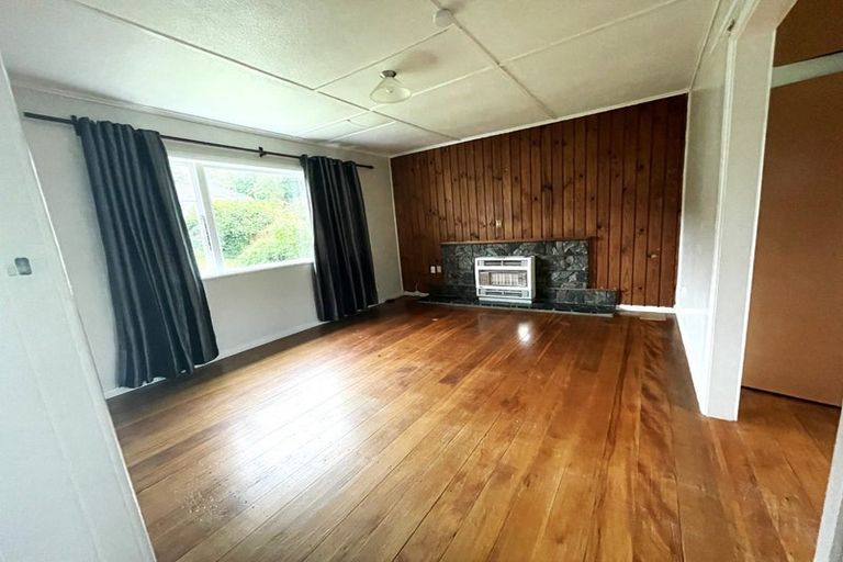 Photo of property in 15 Bledisloe Crescent, Wainuiomata, Lower Hutt, 5014