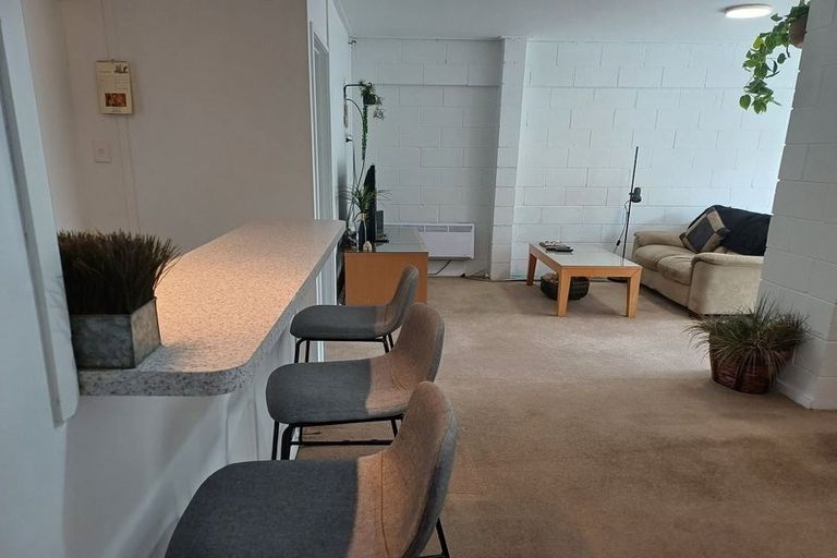 Photo of property in 1/132 Atkinson Road, Titirangi, Auckland, 0604